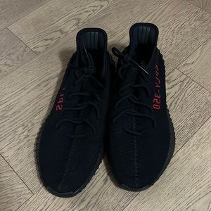 Men’s Adidas Yeezy Boost 350 V2 'Bred' sneakers. Authentic, new without tags